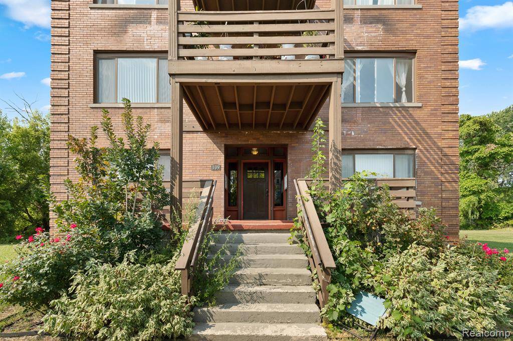 Detroit, MI 48202,109 LEICESTER Court