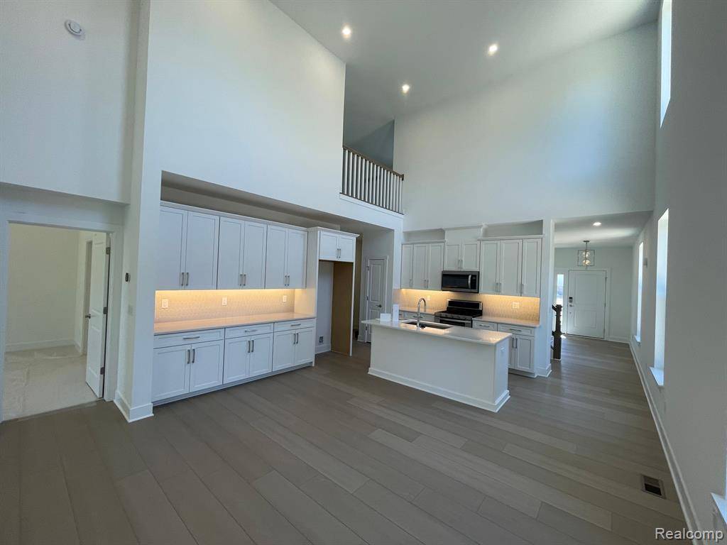 West Bloomfield, MI 48323,5326 Trail Vista Drive