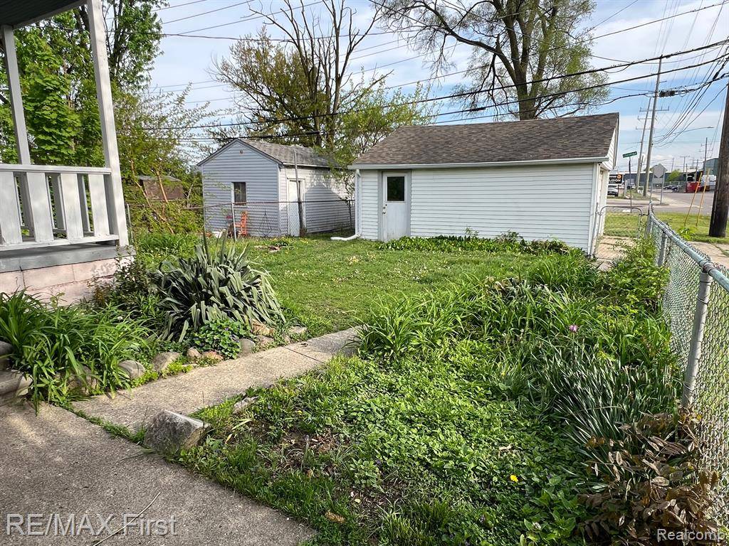 Ferndale, MI 48220,1106 E TROY Street