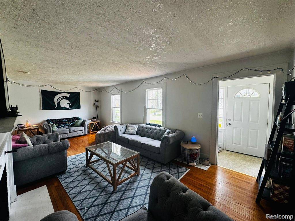 East Lansing, MI 48823,464 ROSEWOOD Avenue
