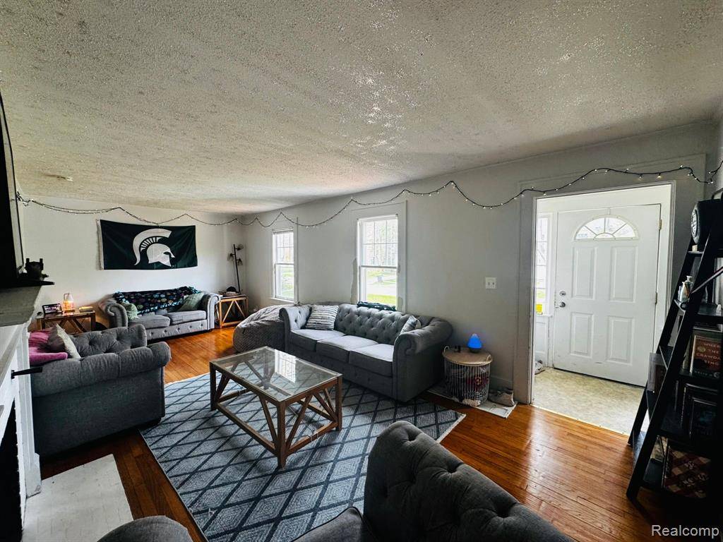 East Lansing, MI 48823,464 ROSEWOOD Avenue