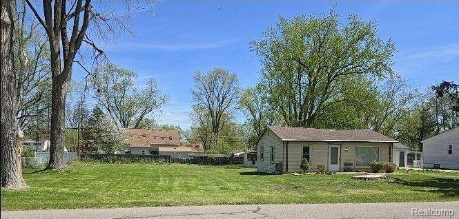 Farmington Hills, MI 48336,23362 Springbrook Drive