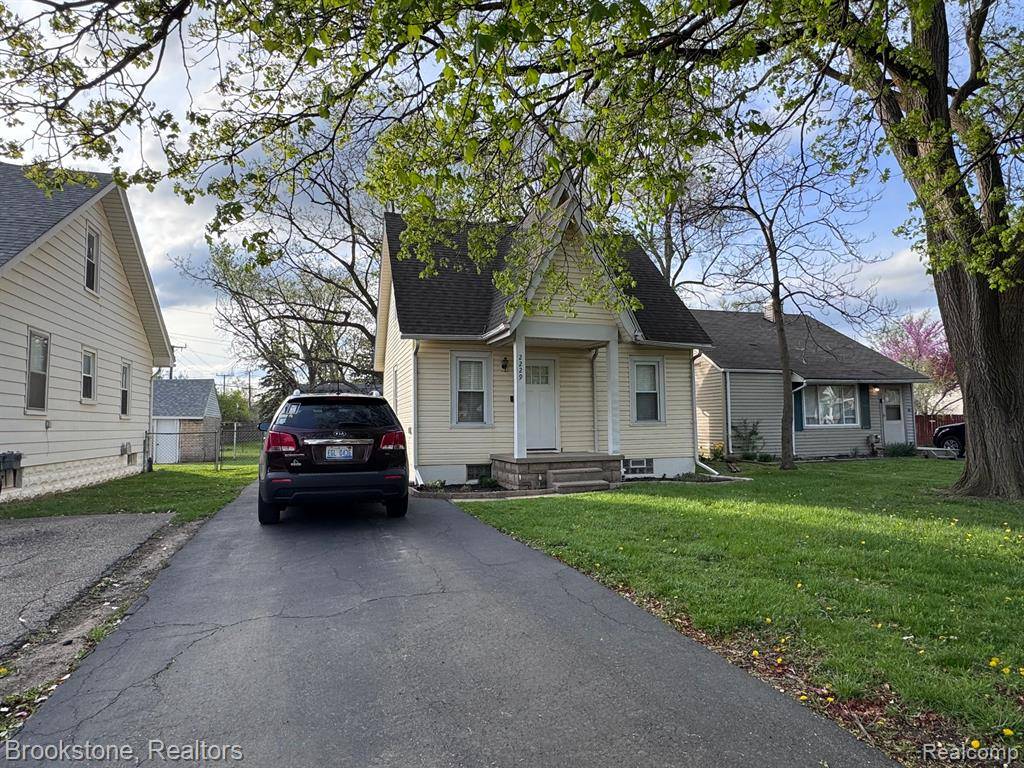 Waterford, MI 48328,2229 ROSEMARY Avenue