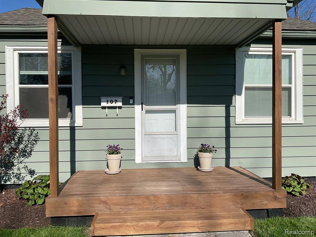 Waterford, MI 48328,107 S TILDEN Avenue