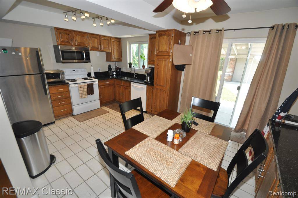 Royal Oak, MI 48073,1506 E WINDEMERE Avenue