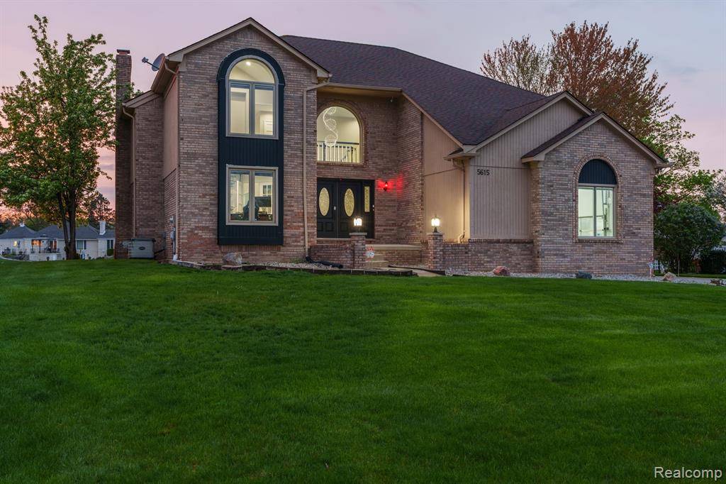 Macomb, MI 48316,5615 WOODMIRE Drive