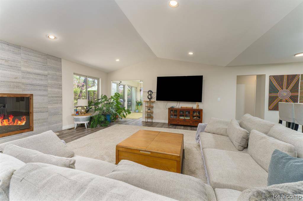 Bloomfield Hills, MI 48301,4899 WYE OAK Road
