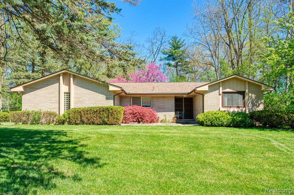 Bloomfield Hills, MI 48301,4899 WYE OAK Road