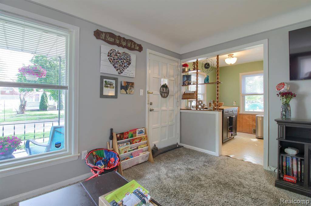 Lincoln Park, MI 48146,1474 GREGORY Avenue