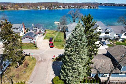 Commerce Twp, MI 48382,2440 GREENLAWN Avenue