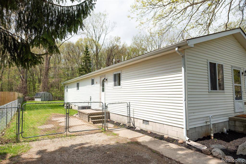 Clay, MI 48001,9114 ISLAND Drive