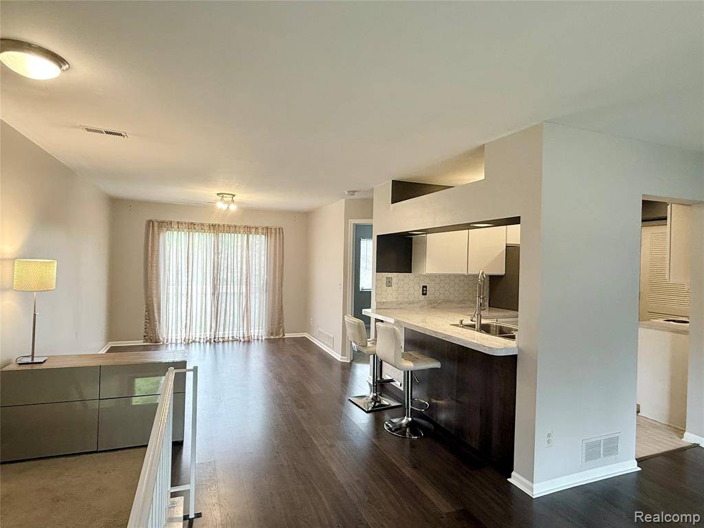 Rochester Hills, MI 48307,1550 MEADOW SIDE Drive