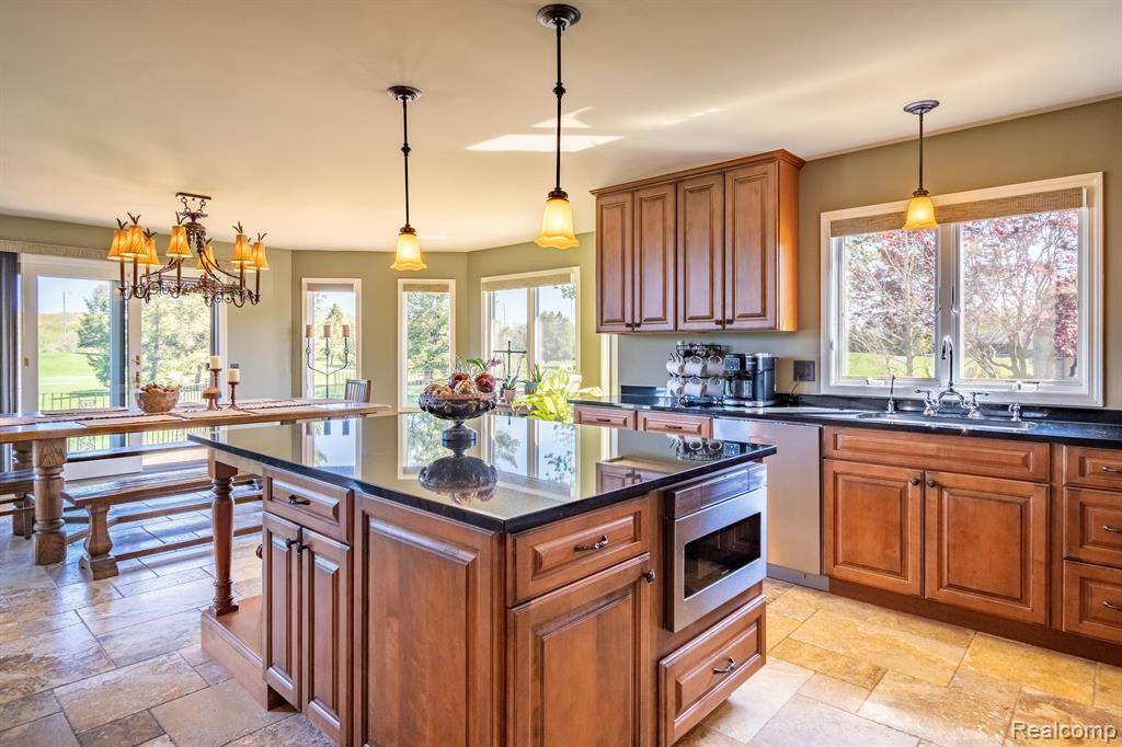 Highland, MI,256 INVERNESS