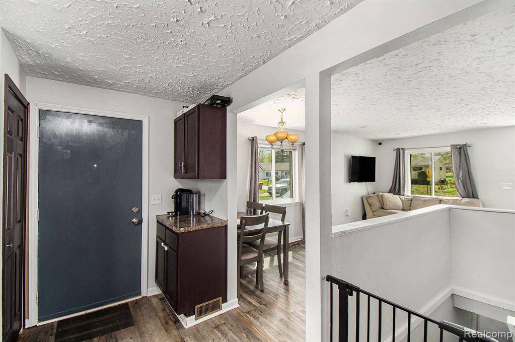 East Lansing, MI 48823,6176 PORTER Avenue