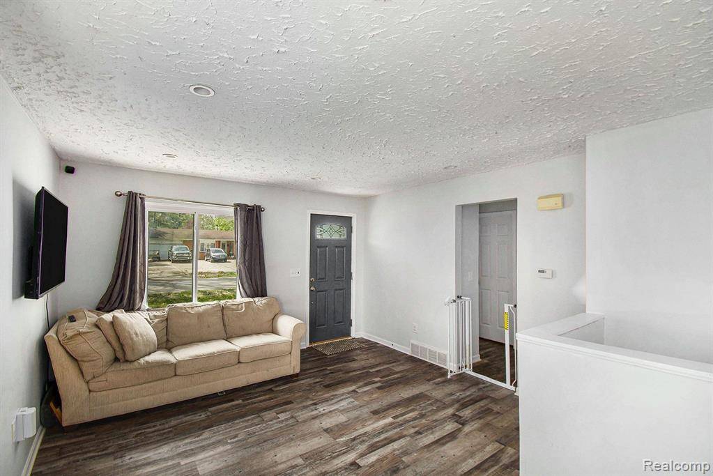 East Lansing, MI 48823,6176 PORTER Avenue