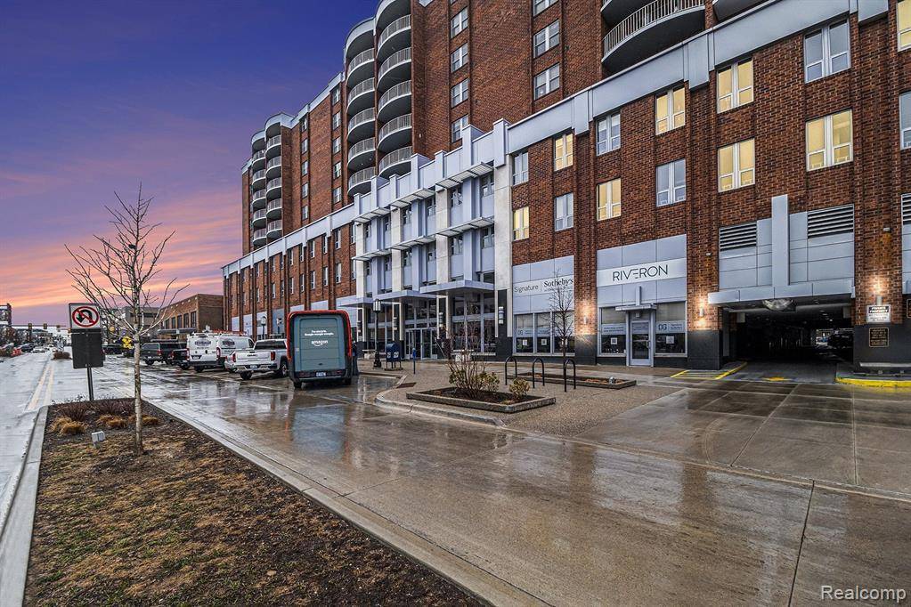Birmingham, MI 48009,411 S OLD WOODWARD Avenue