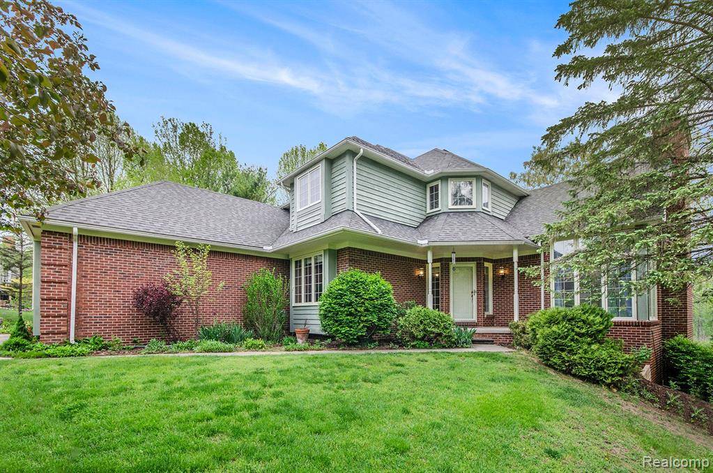 Brighton, MI 48116,5401 Lone Pine Court