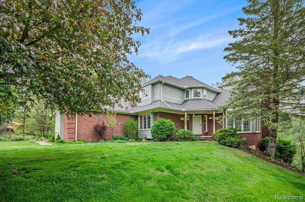 Brighton, MI 48116,5401 Lone Pine Court