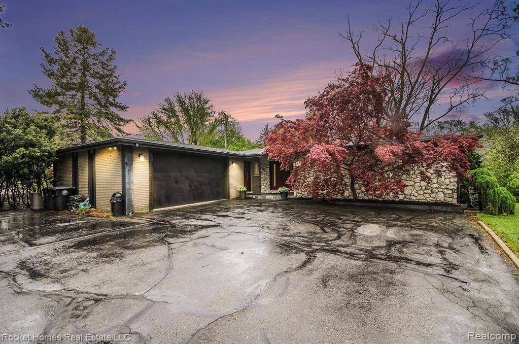 Livonia, MI 48152,17204 CAROL Street