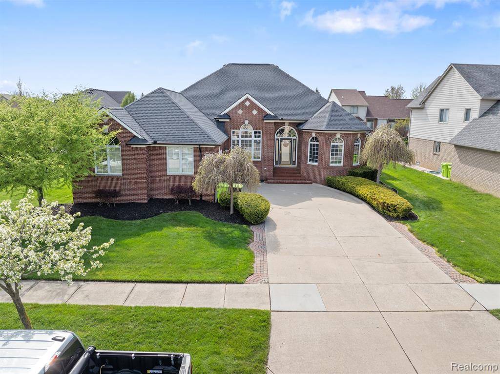 Macomb, MI 48042,55081 TIMBERLAND Lane