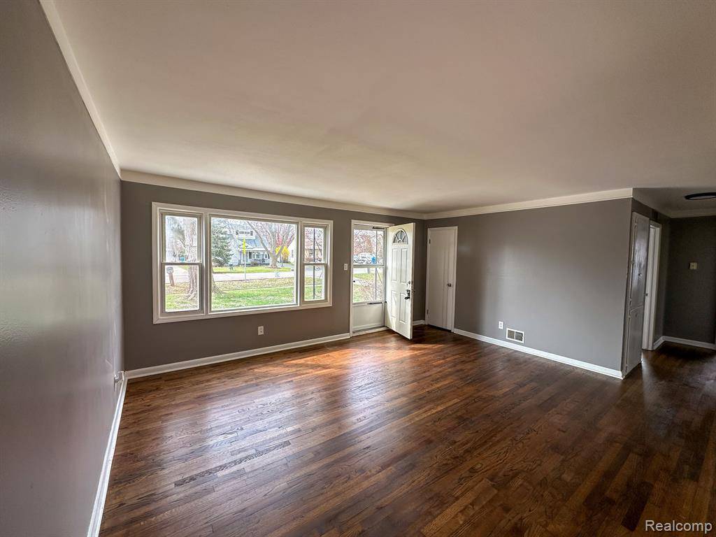 Troy, MI 48083,859 ROBINWOOD Drive