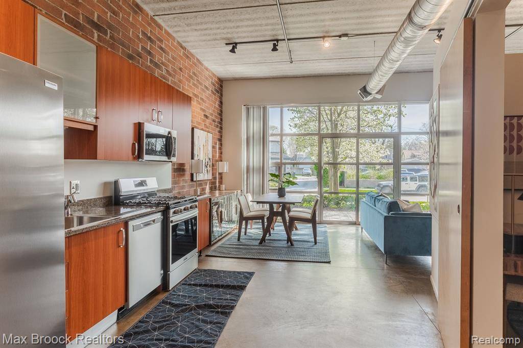 Royal Oak, MI 48067,333 E PARENT Avenue