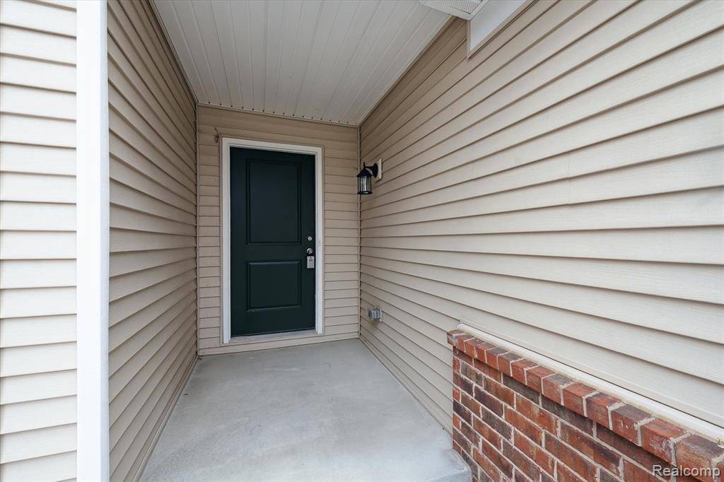 Howell, MI 48855,9959 RIDGE RUN Street