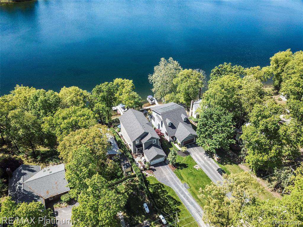 Howell, MI 48843,841 HURLEY Drive
