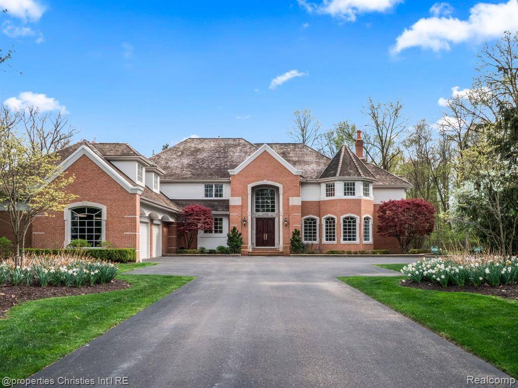 Bingham Farms, MI 48025,23755 WOODLYNNE Drive