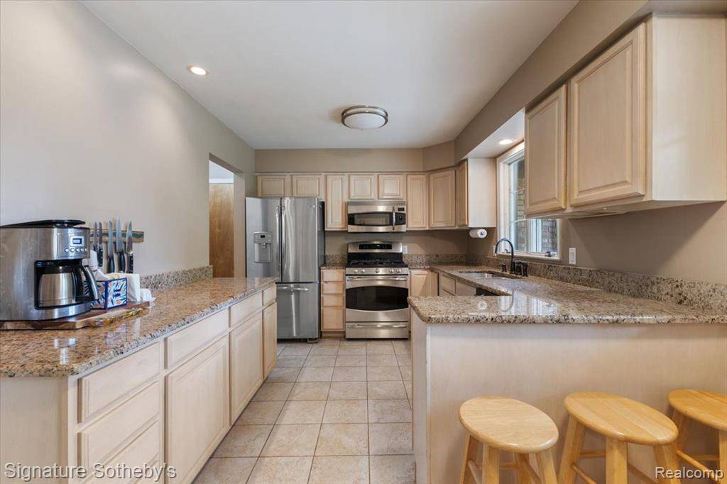 Birmingham, MI 48009,2435 RADNOR Street