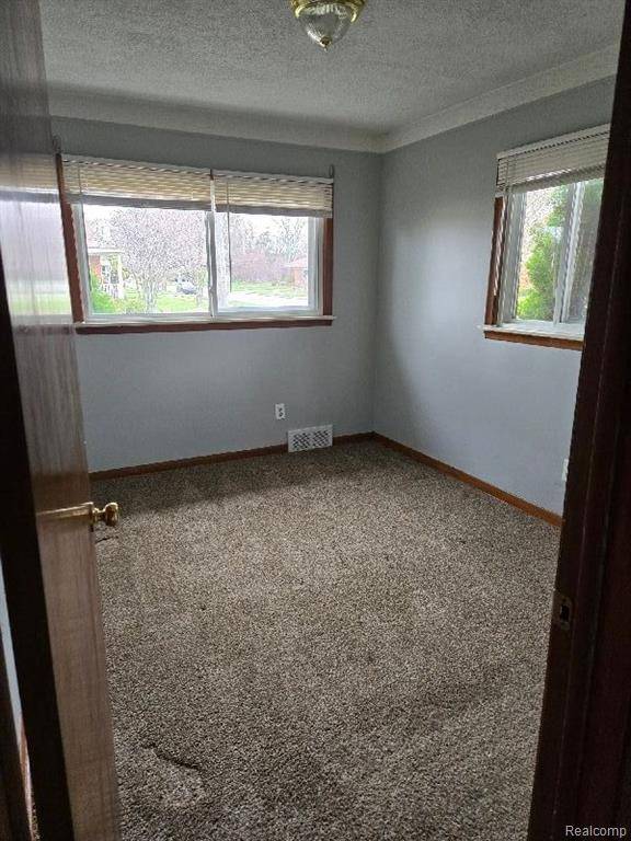 Eastpointe, MI 48021,19000 ROSETTA Avenue