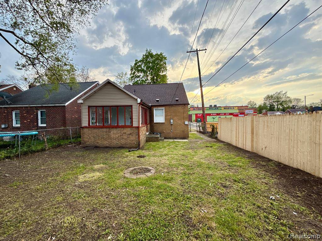 Detroit, MI 48227,13618 GRANDMONT Avenue