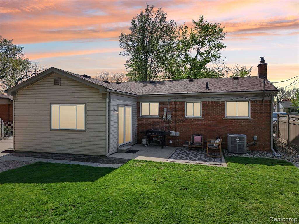 Southgate, MI 48195,15353 NANCY Street