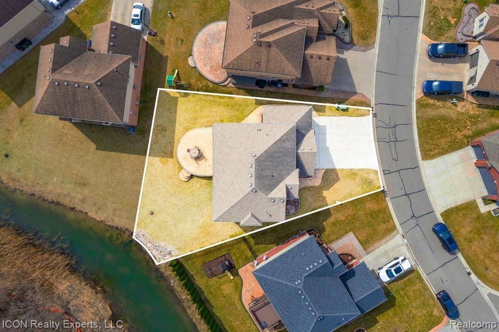 Shelby Twp, MI 48317,4122 HAWKS NEST Road