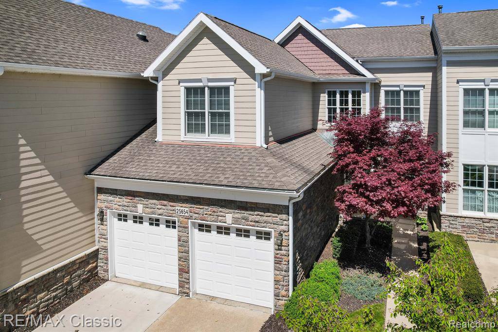 Novi, MI,25654 ISLAND LAKE Drive