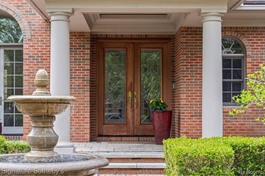 Ann Arbor, MI 48105,230 CORRIE Road