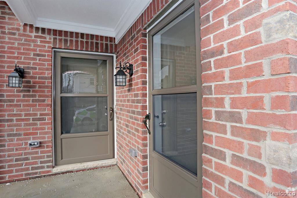 Shelby Twp, MI 48316,54247 Calusa Drive