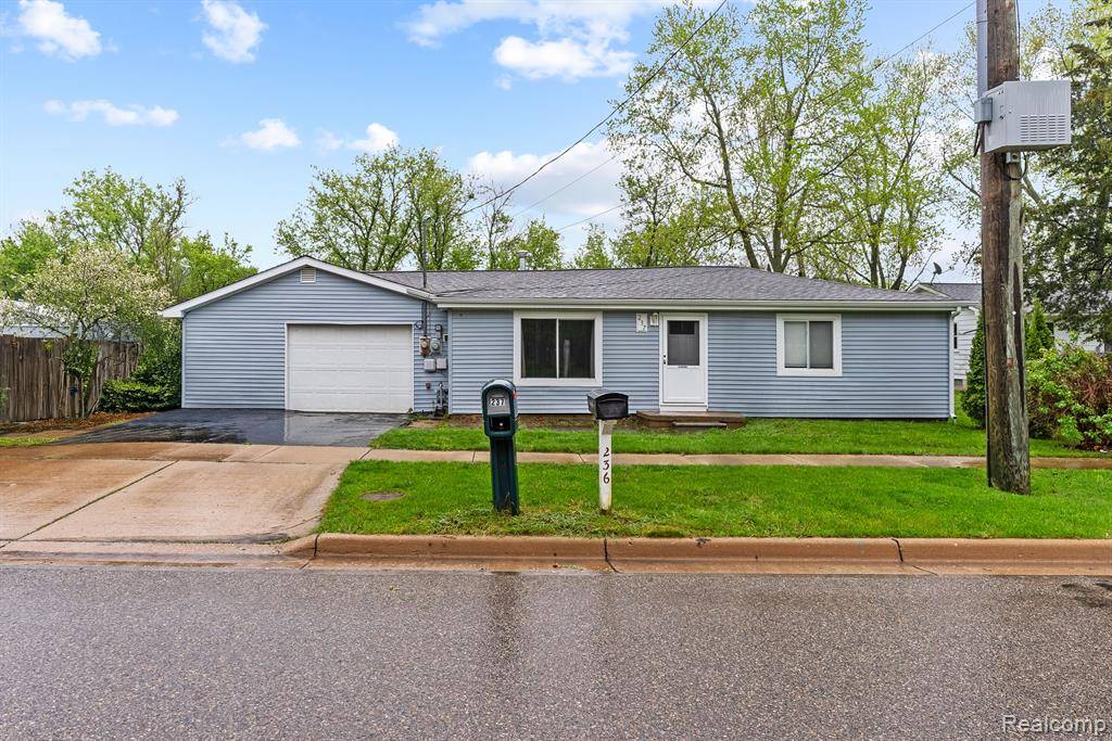 Fowlerville, MI 48836,237 S EAST Street