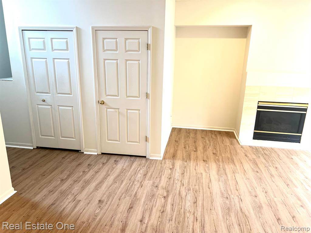 Farmington Hills, MI 48331,38444 LYNWOOD