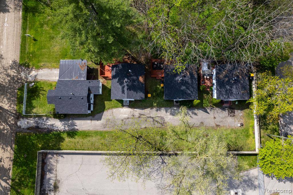 Farmington Hills, MI 48336,28532 GRAYLING Avenue