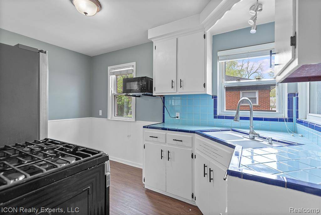 Oak Park, MI 48237,13930 NORTHFIELD Boulevard