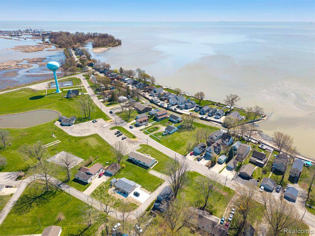 Luna Pier, MI 48157,11305 HAROLD Drive