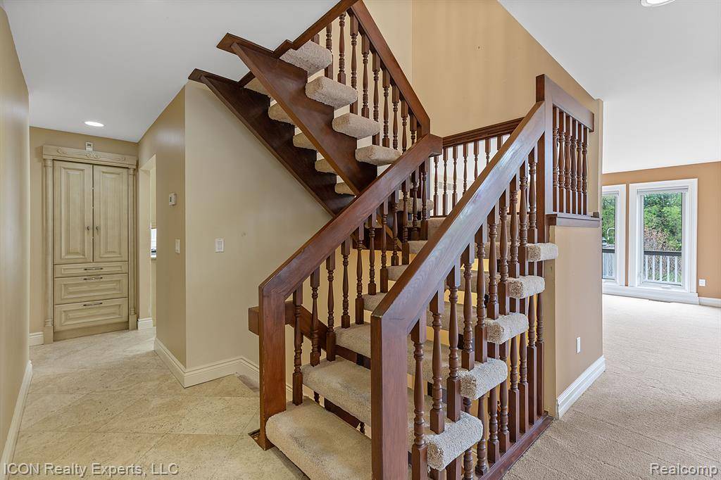 Orchard Lake Village, MI 48323,5215 DEER RUN Circle