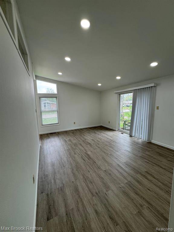 Southfield, MI 48076,29234 FAIRFAX Street