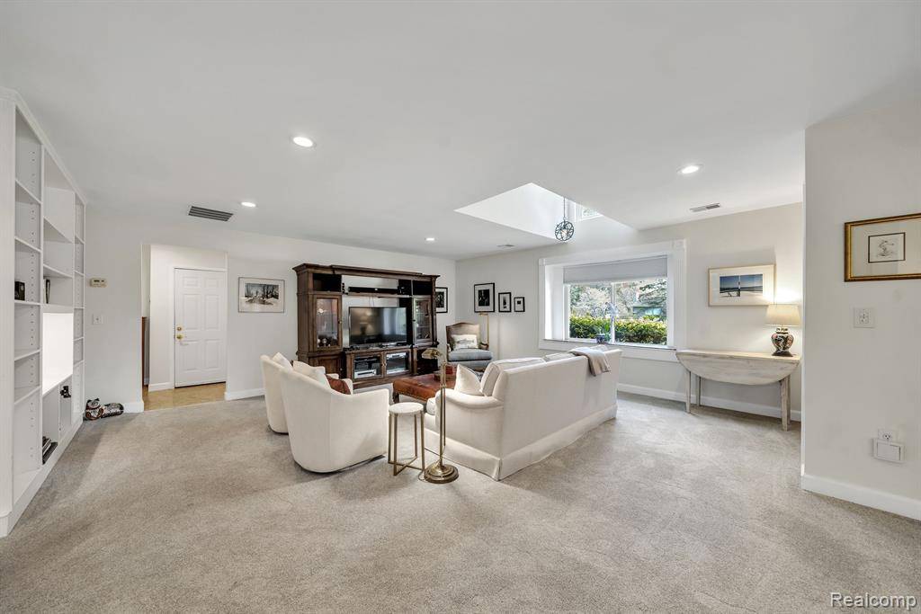 Bloomfield Hills, MI 48304,4540 BURNLEY Drive