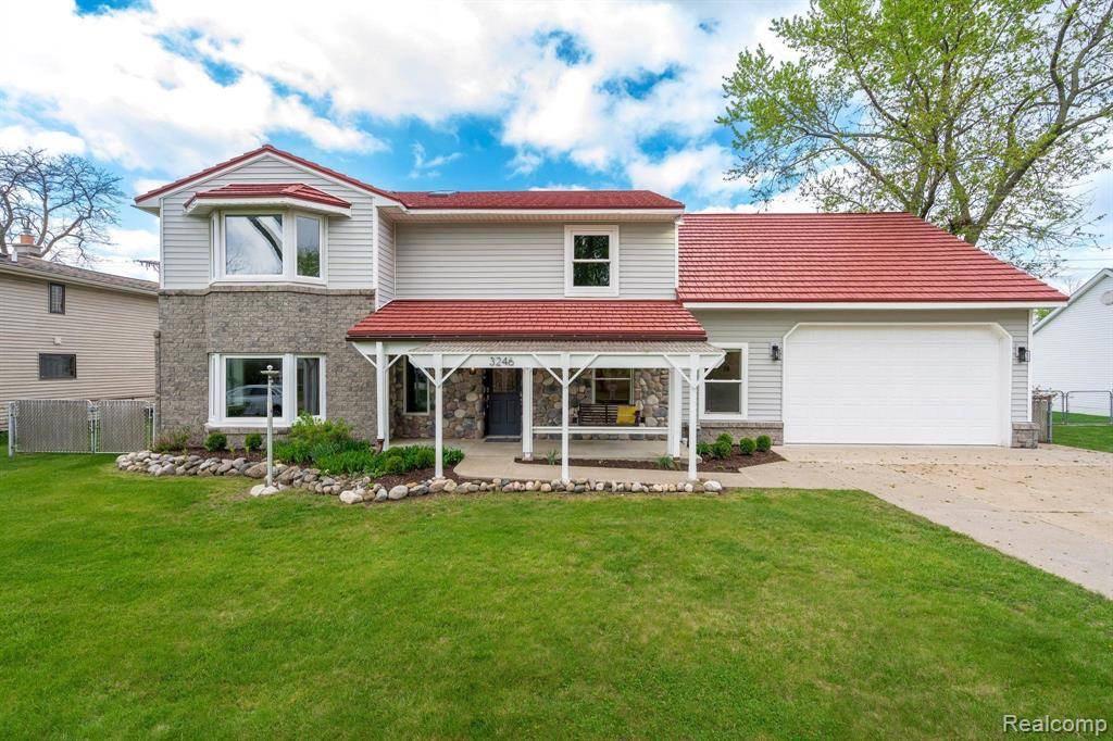 Keego Harbor, MI 48320,3246 MILLWALL Avenue