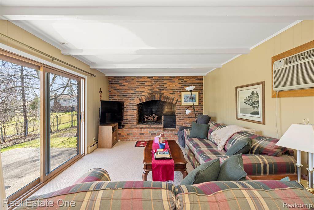 Farmington Hills, MI 48334,26254 KILTARTAN Street