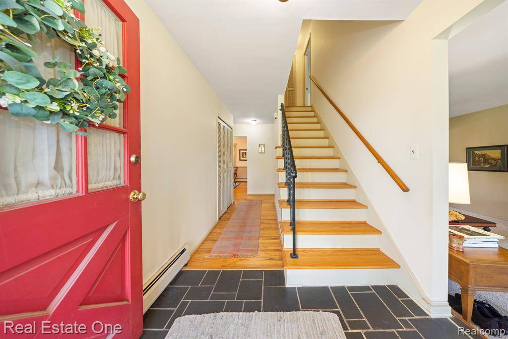 Farmington Hills, MI 48334,26254 KILTARTAN Street