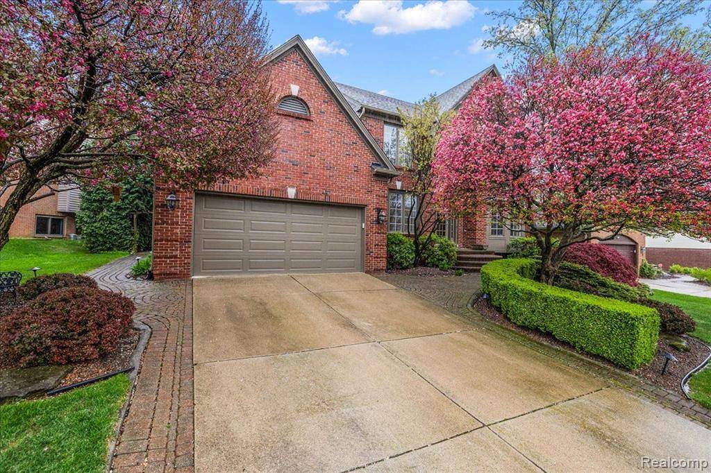 Rochester, MI 48307,244 GLENMOOR Drive