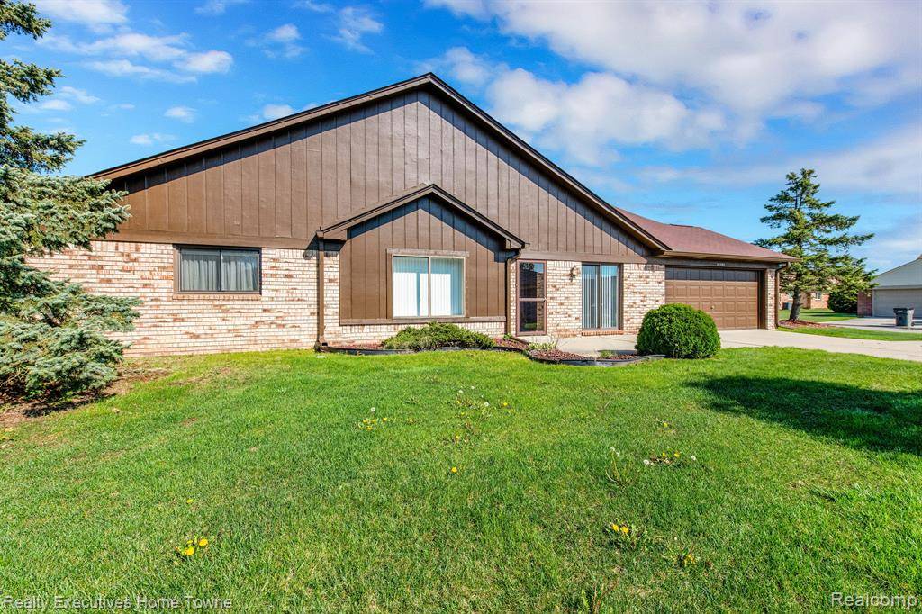 Clinton Twp, MI 48036,20382 PINE MEADOW Drive